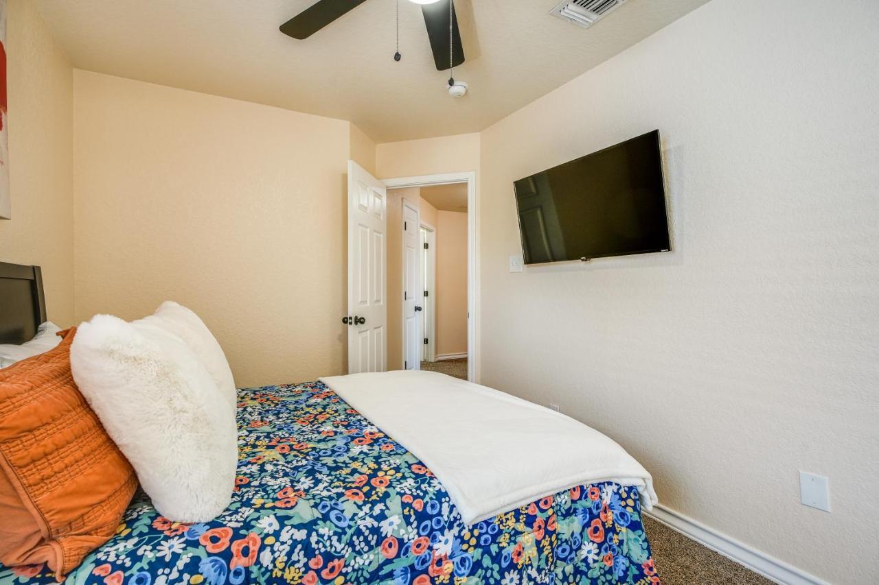 Holiday home Townhome About 2 Mi To Aquarium! San Antonio