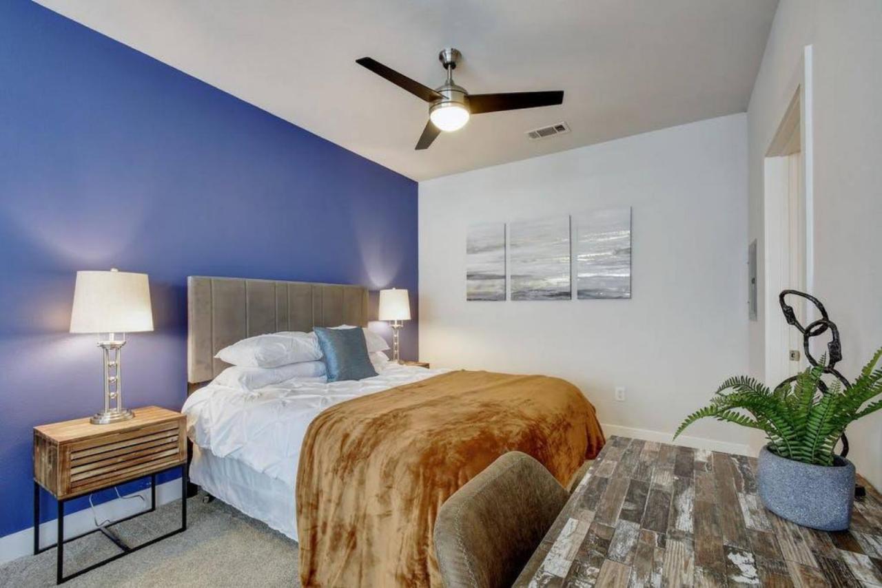 Attractive Cozy Near Downtown Pool Gym Apartment *