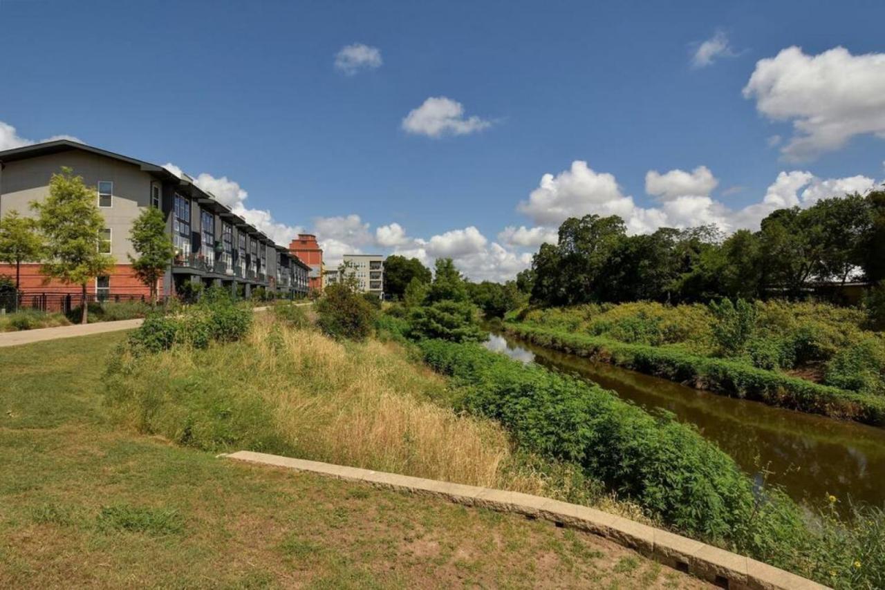 Attractive Cozy Near Downtown Pool Gym Apartment *