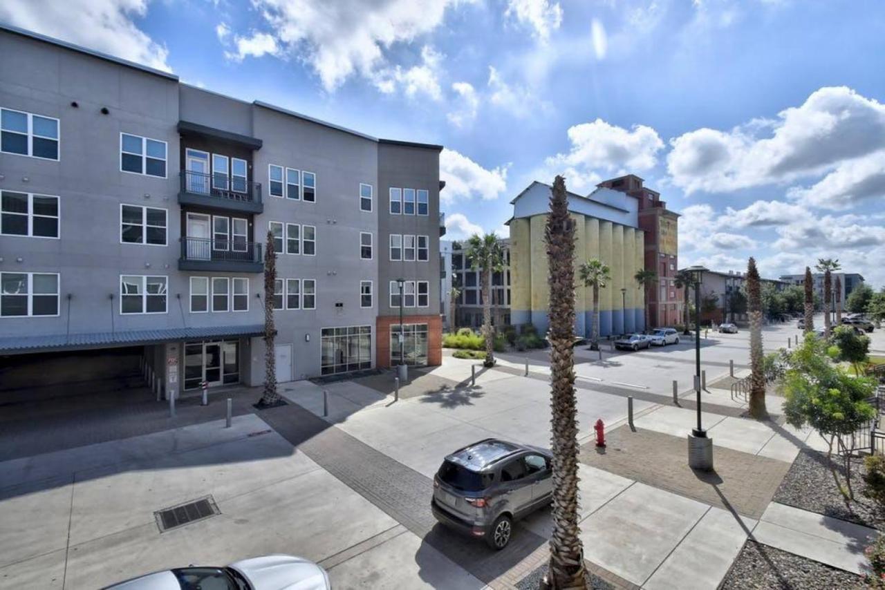Attractive Cozy Near Downtown Pool Gym Apartment San Antonio