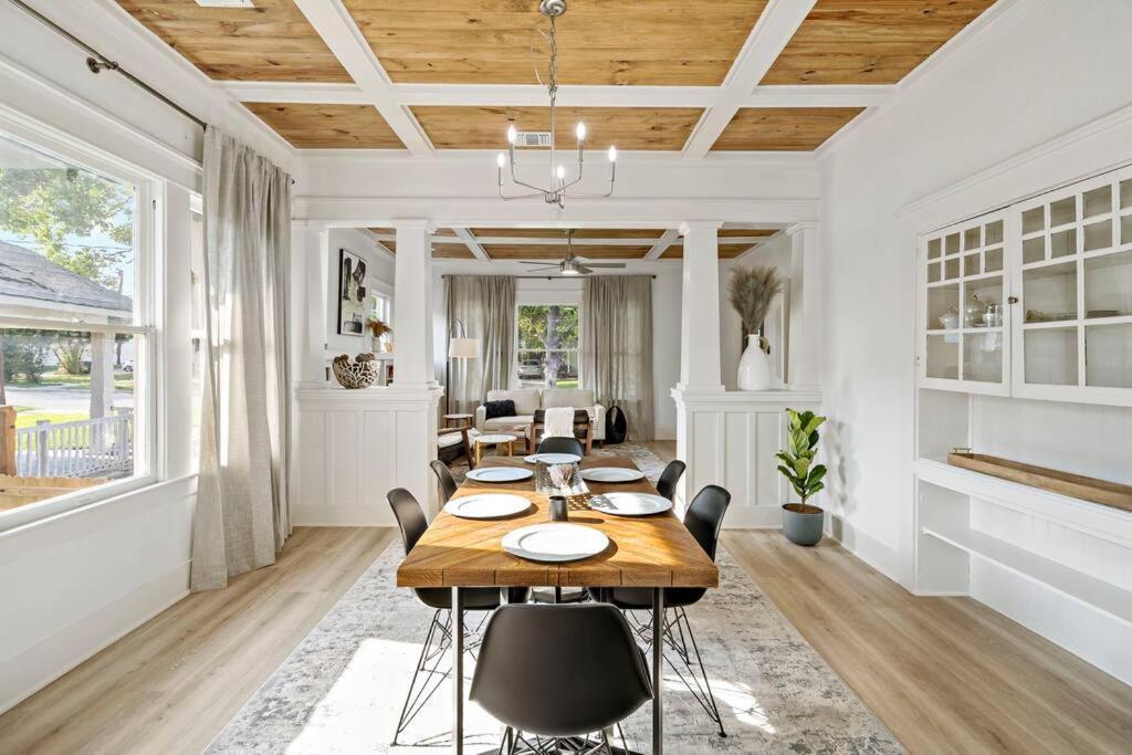 Urban Elegance Retreat Villa