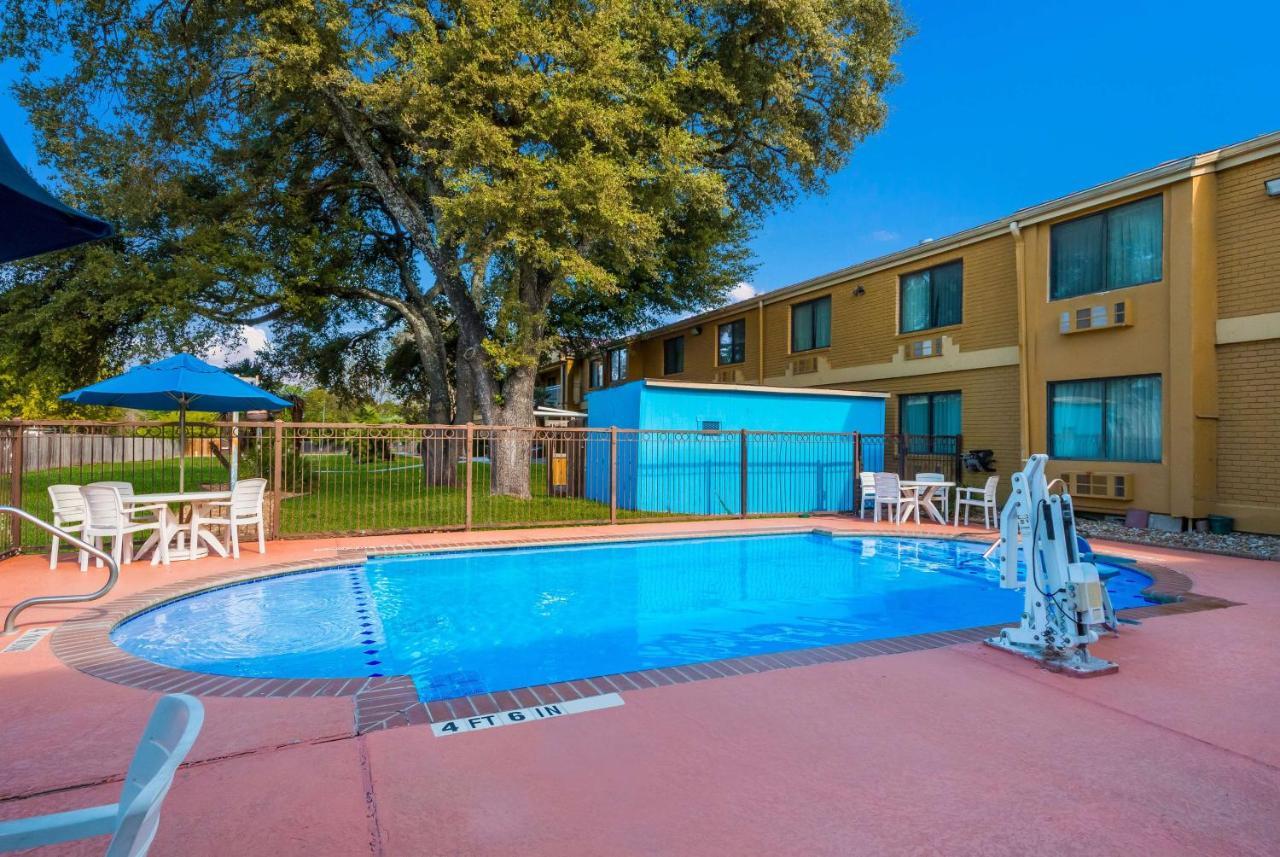 Hotel Surestay By Western North San Antonio