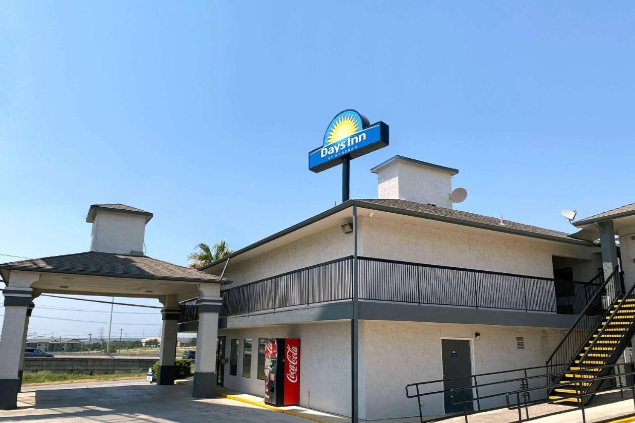 Days By Wyndham Interstate Hwy 35 North Hotel 2*