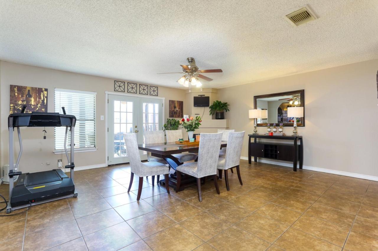 With Pool Near Sea World & Lackland *