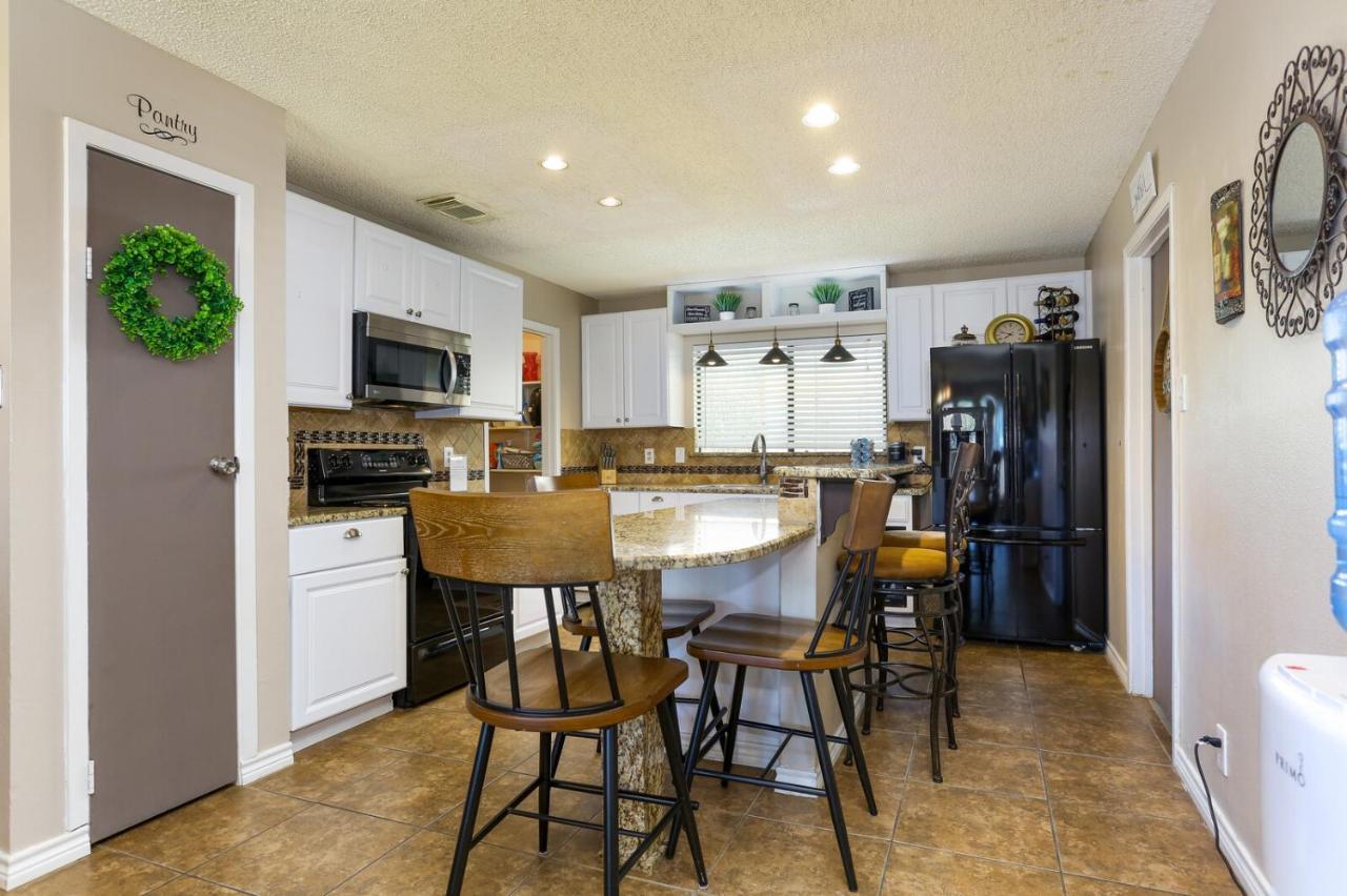 With Pool Near Sea World & Lackland San Antonio