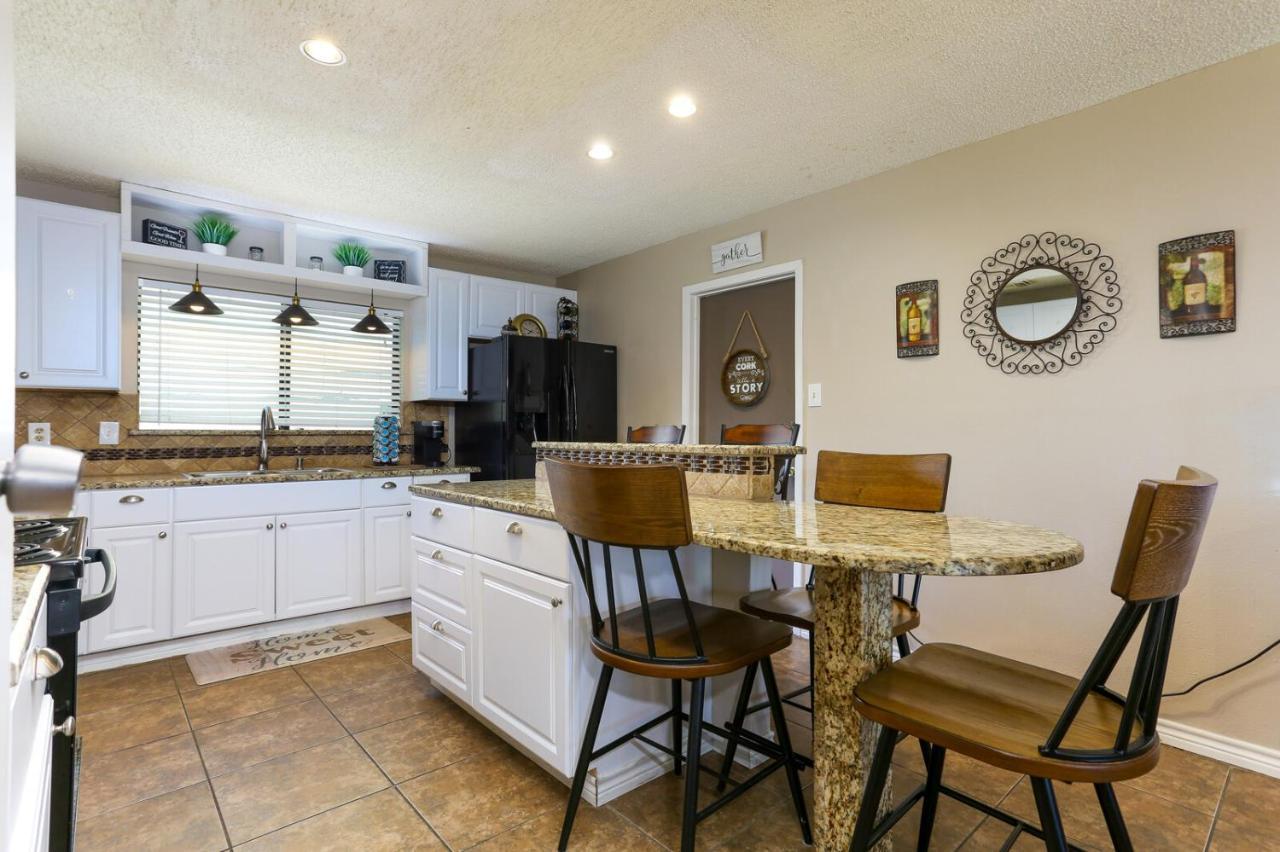 With Pool Near Sea World & Lackland Villa *