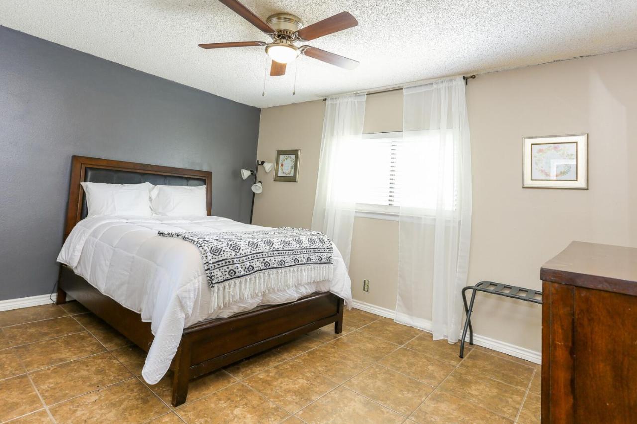 With Pool Near Sea World & Lackland Villa