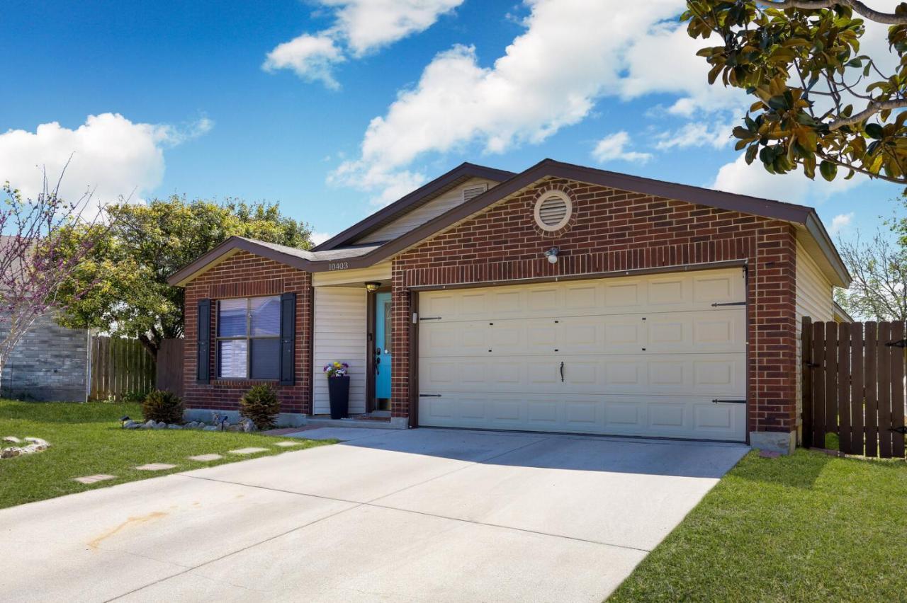 Villa With Pool Near Sea World & Lackland San Antonio