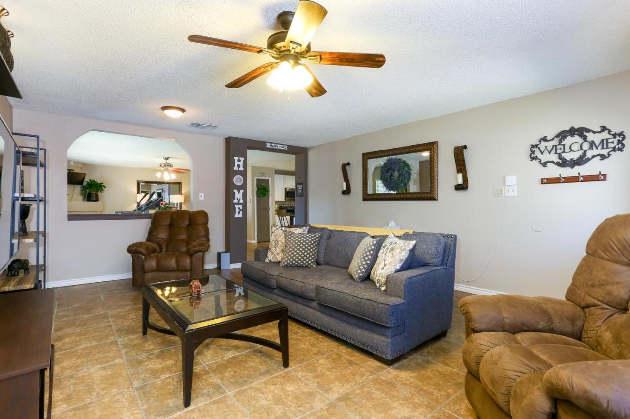 Villa With Pool Near Sea World & Lackland *