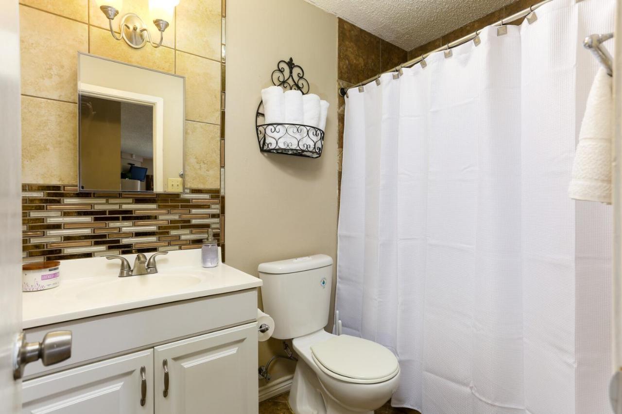 With Pool Near Sea World & Lackland Villa San Antonio