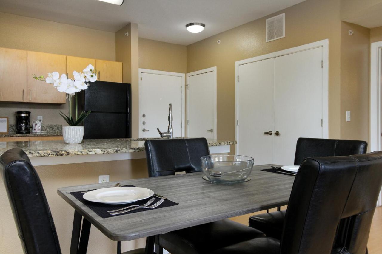 Private 2br Apt Downtown By Riverwalk Apartment *