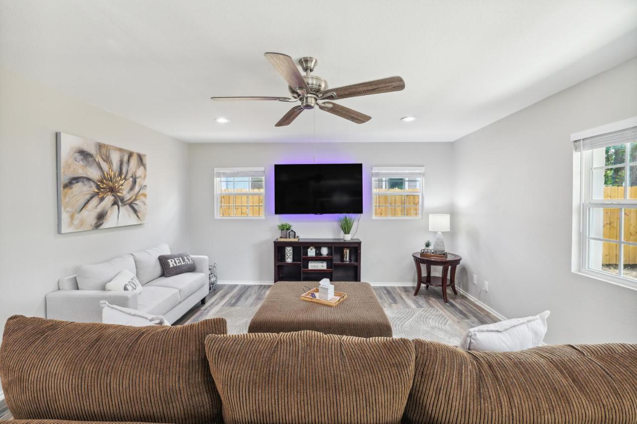 Holiday home Spacious Retreat With Private Patio! San Antonio