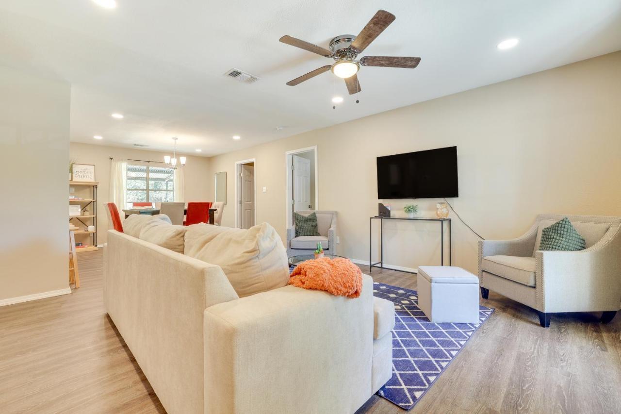 Modern With Patio, Grill, Fire Pit! Holiday home *