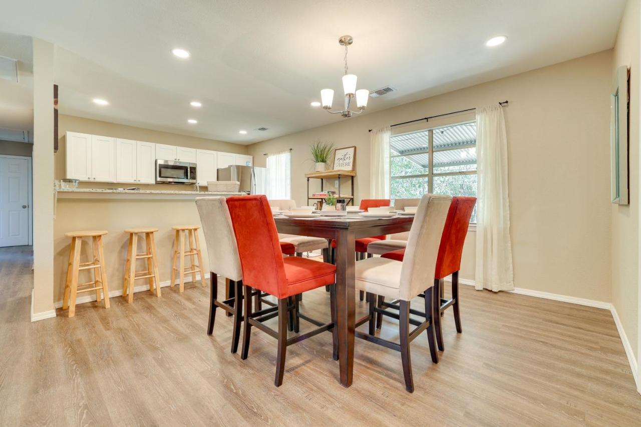 Holiday home Modern With Patio, Grill, Fire Pit! San Antonio