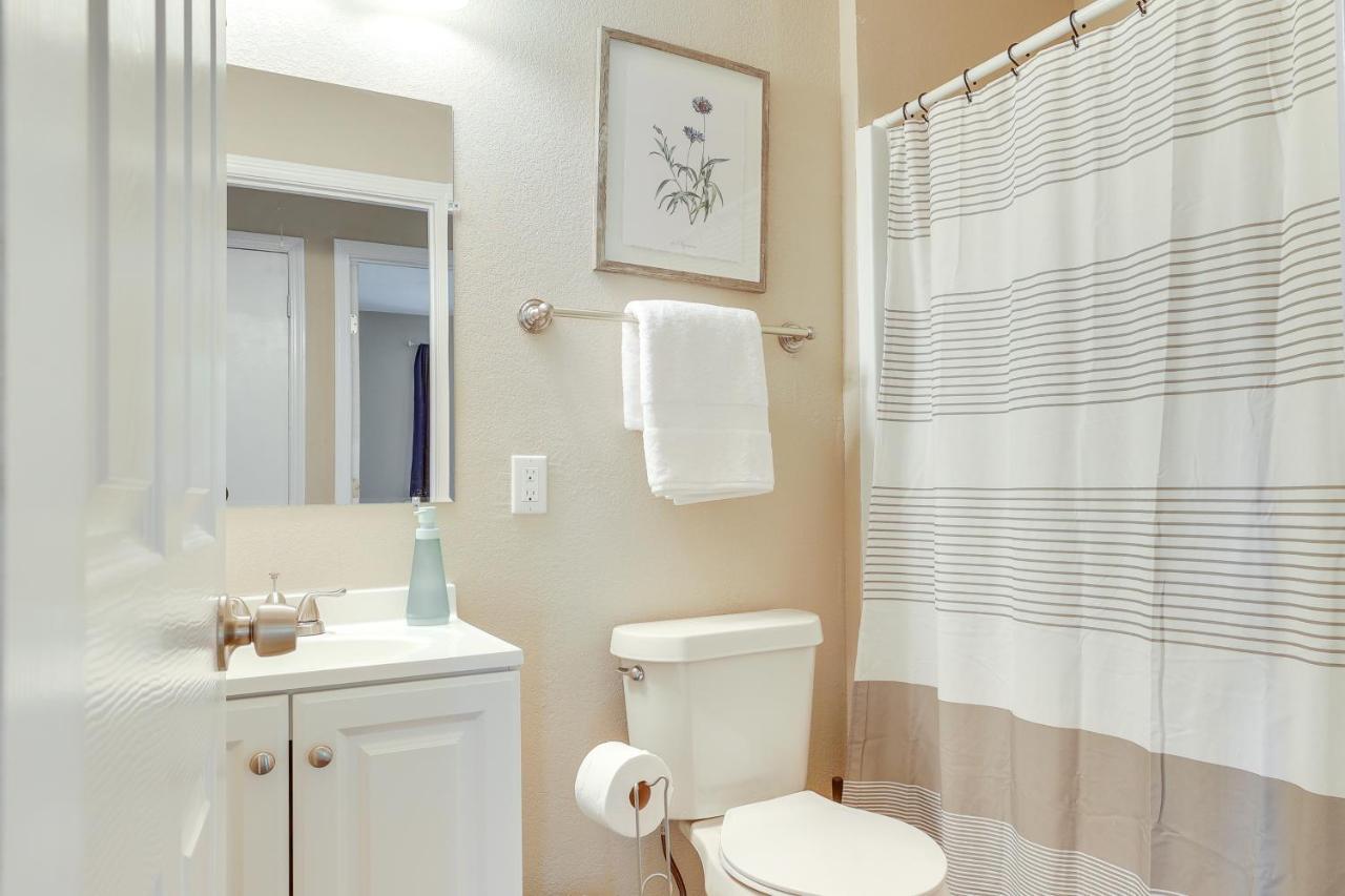 Modern With Patio, Grill, Fire Pit! San Antonio