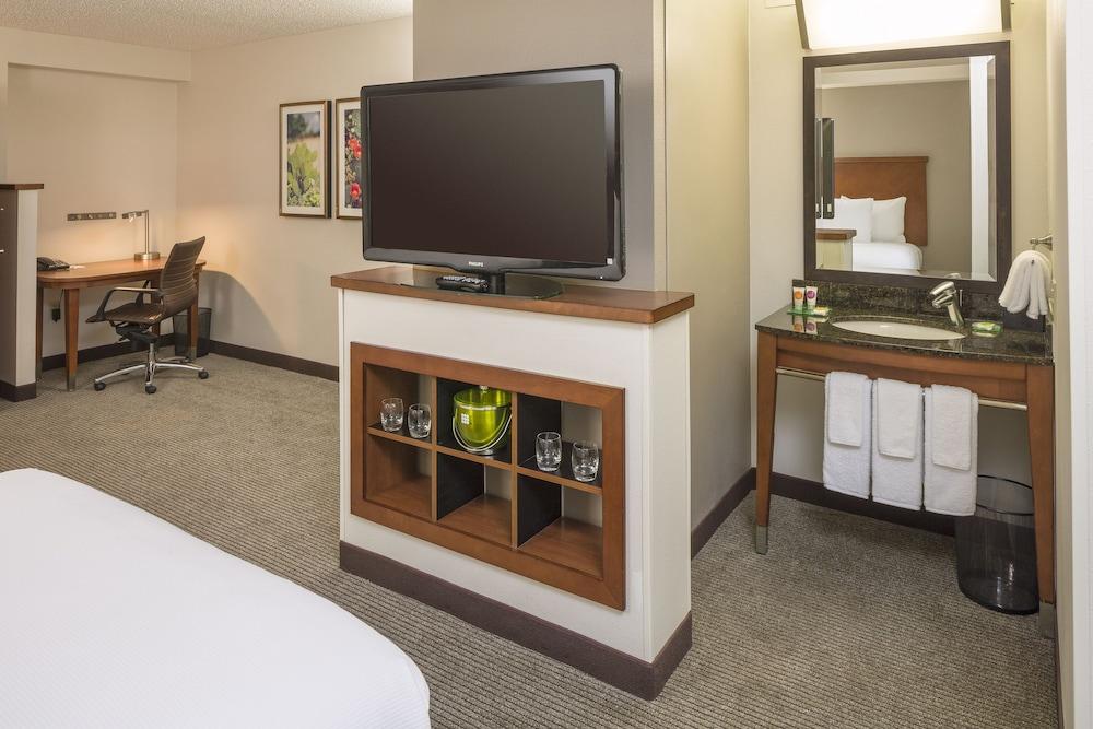 Hyatt Place Airport/quarry Market Hotel