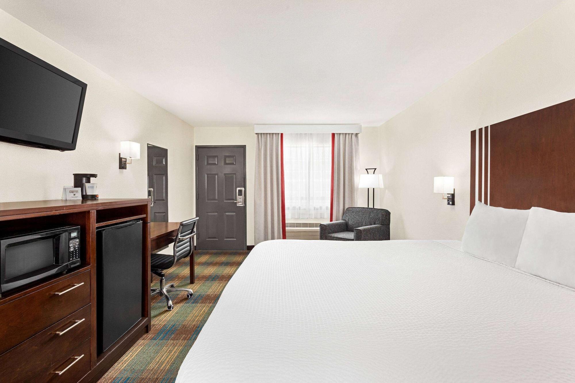 Hotel Ramada By Wyndham Near Seaworld - Lackland Afb 3*