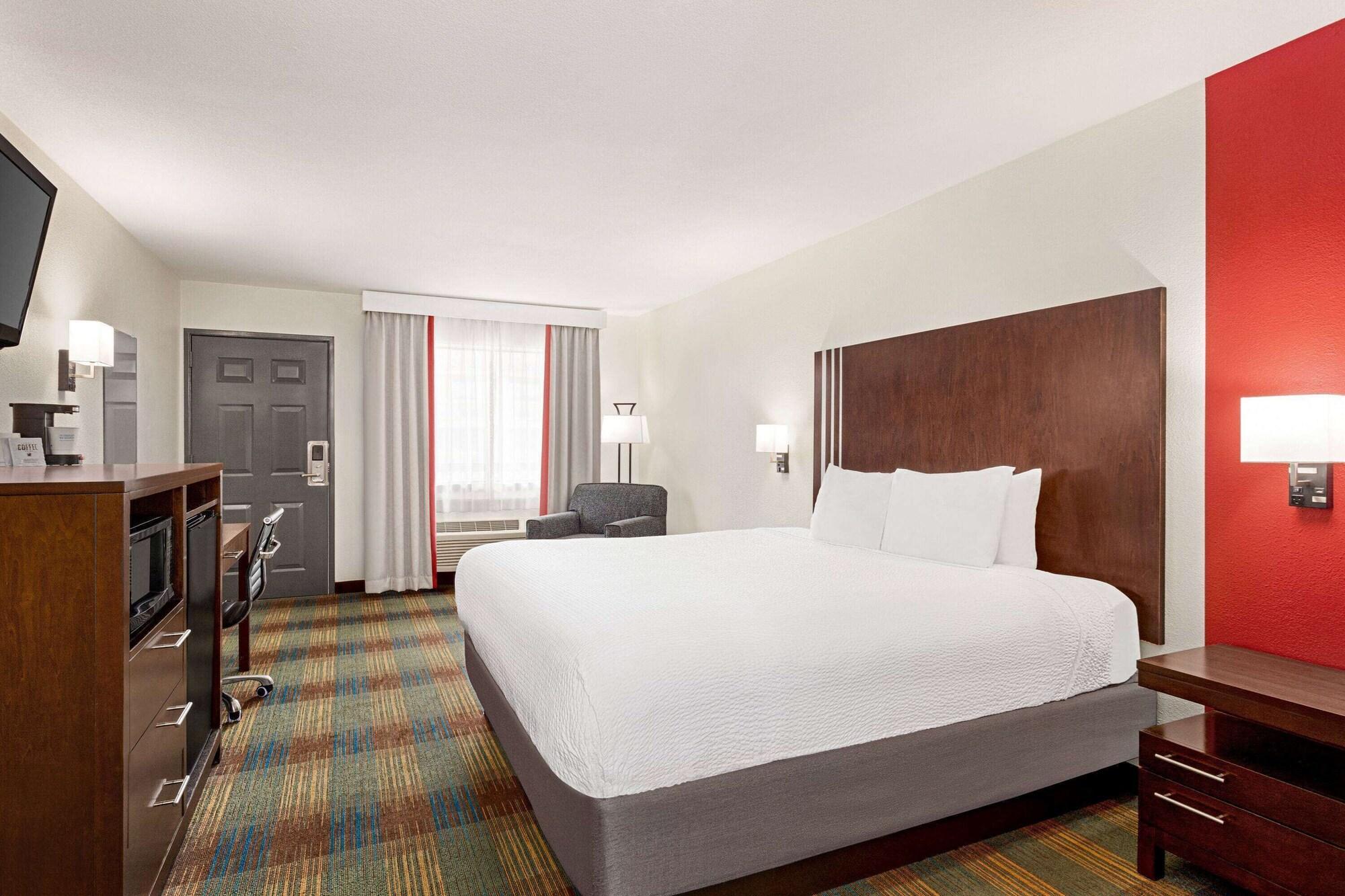 Hotel Ramada By Wyndham Near Seaworld - Lackland Afb 3*
