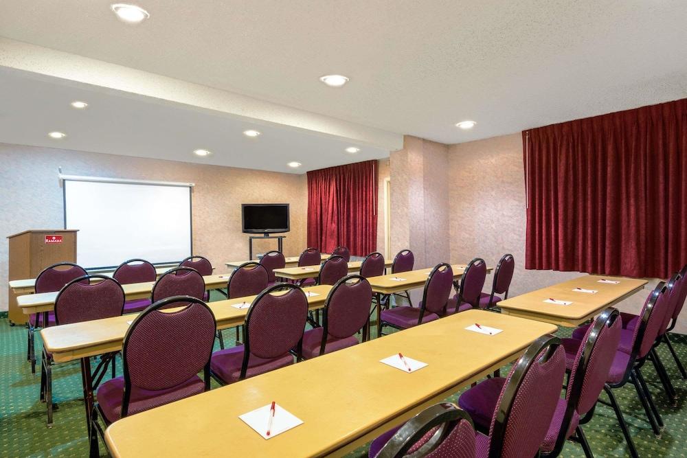 Ramada By Wyndham Near Seaworld - Lackland Afb 3*