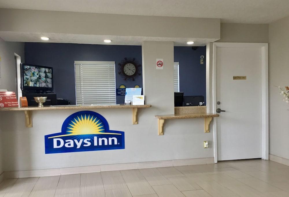 Days By Wyndham Interstate Hwy 35 North Hotel