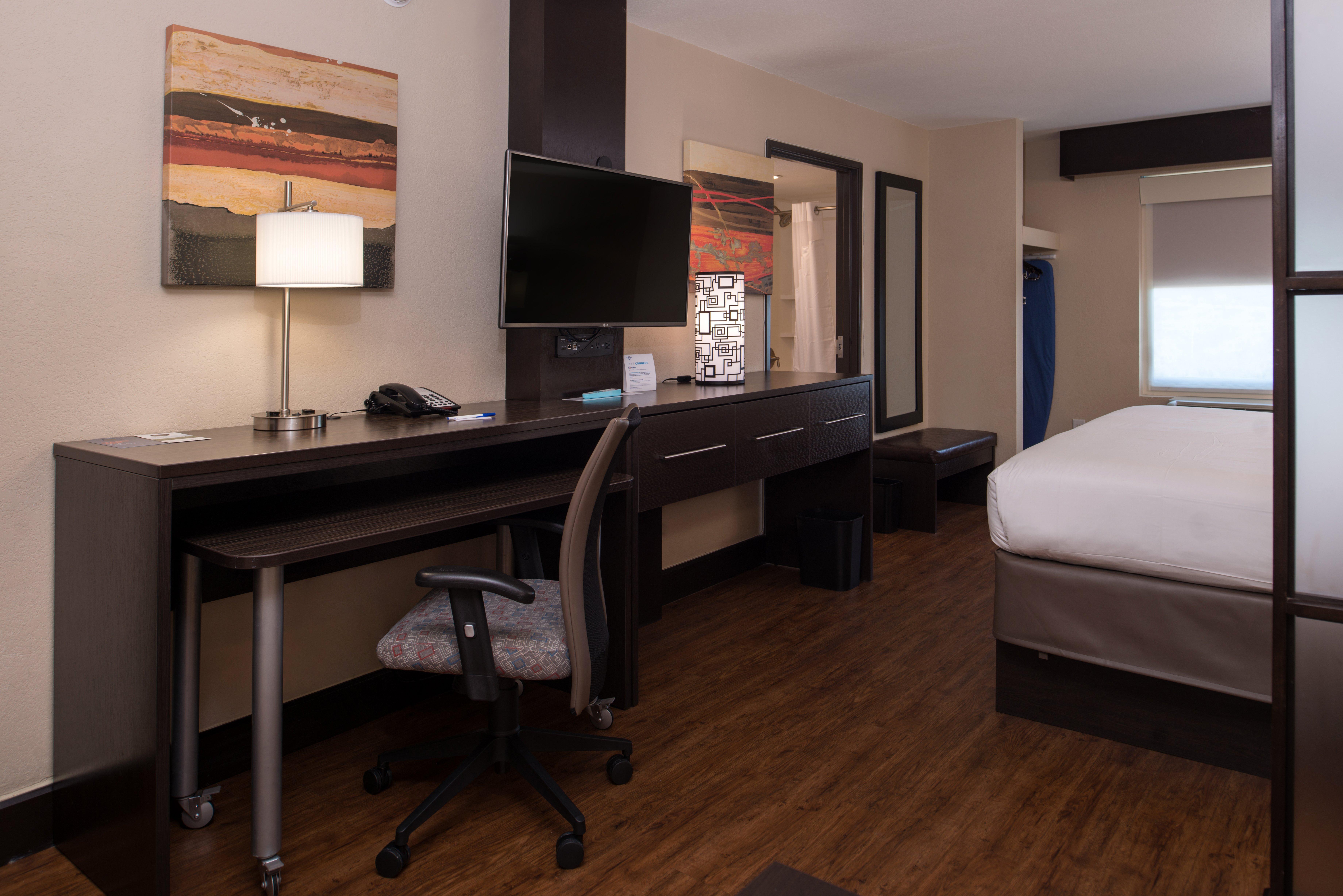 Express & Medical - Six Flags By Ihg Hotel