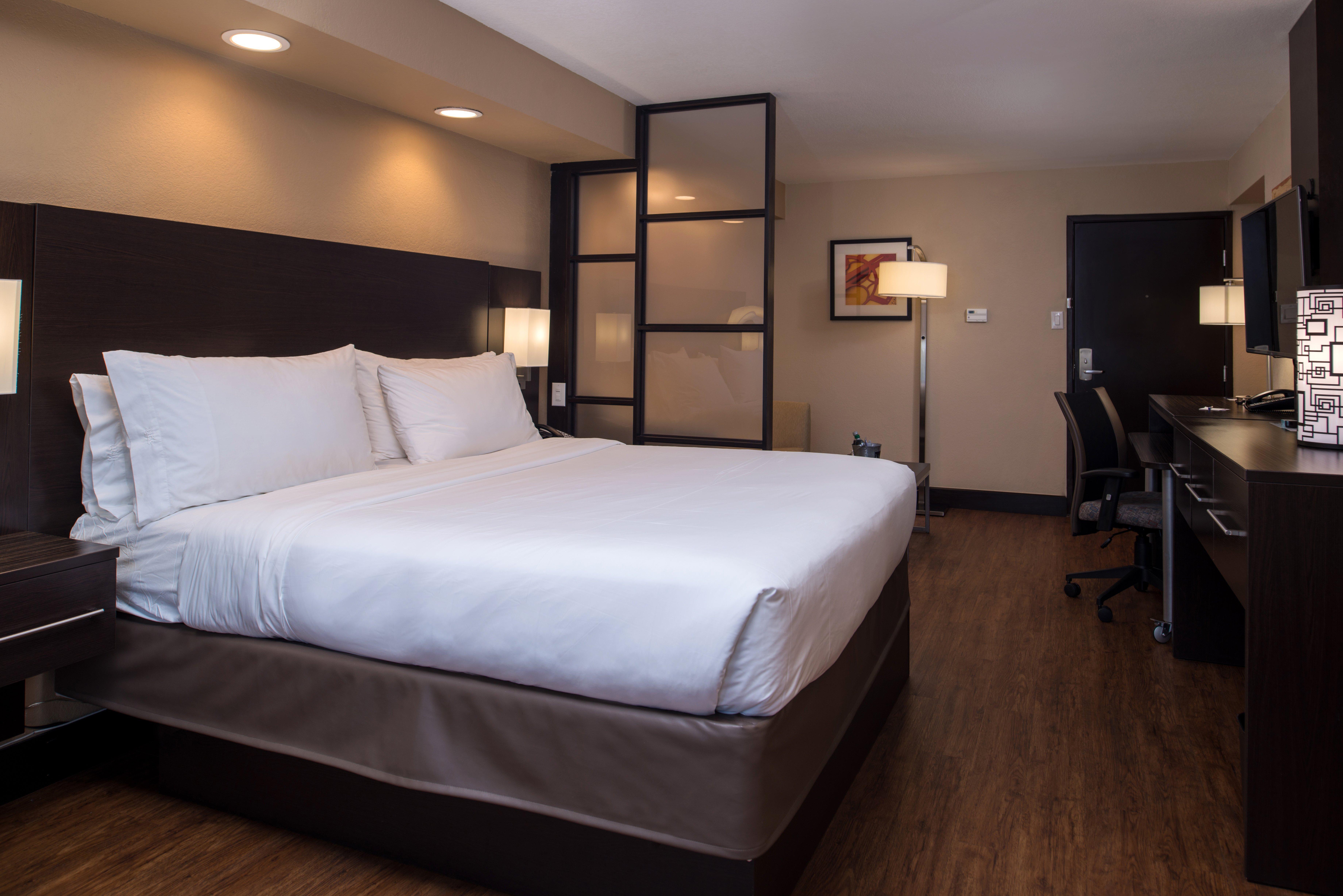 Hotel Express & Medical - Six Flags By Ihg