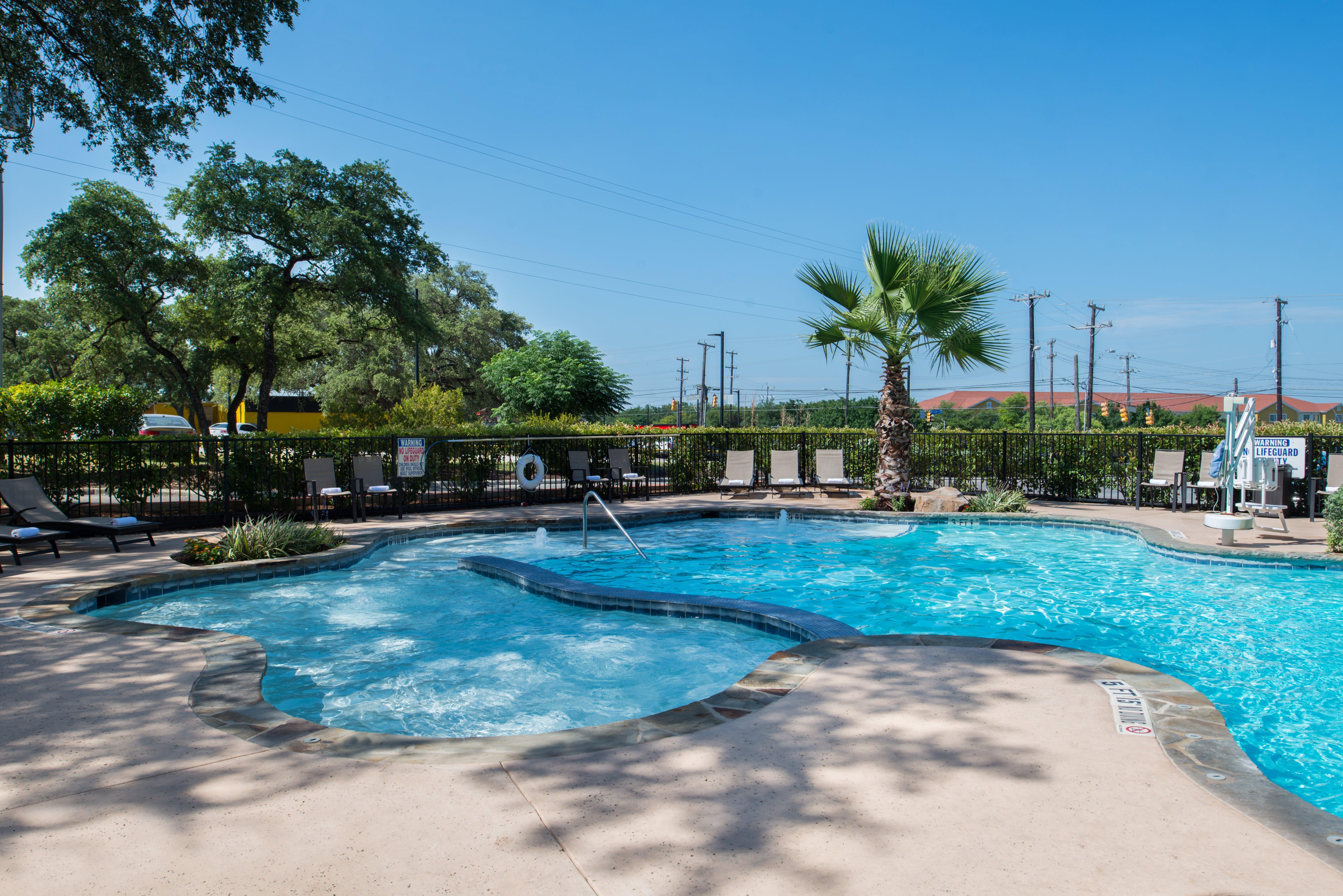 Express & Medical - Six Flags By Ihg Hotel