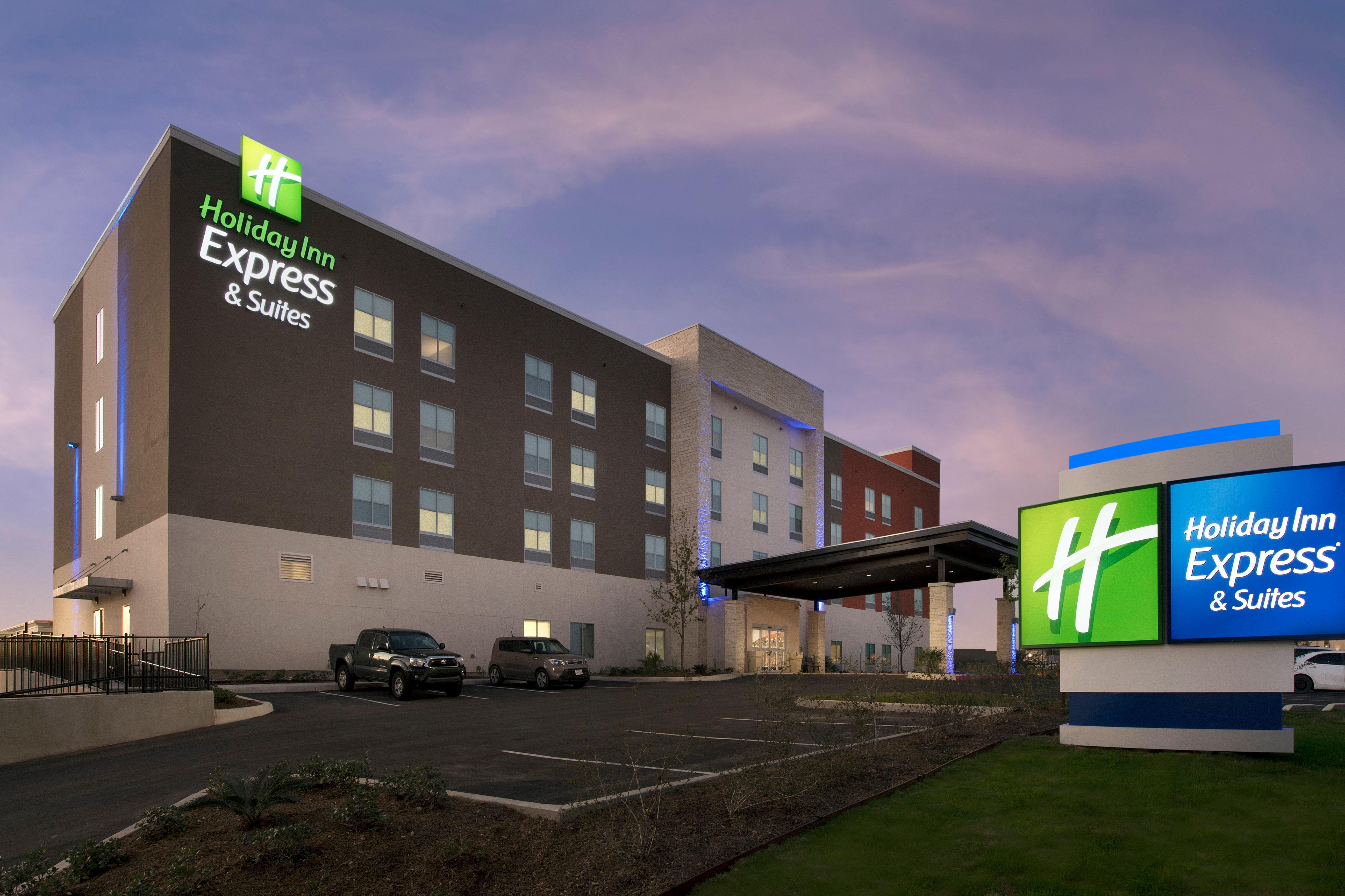 Express & North-windcrest By Ihg Hotel 3*