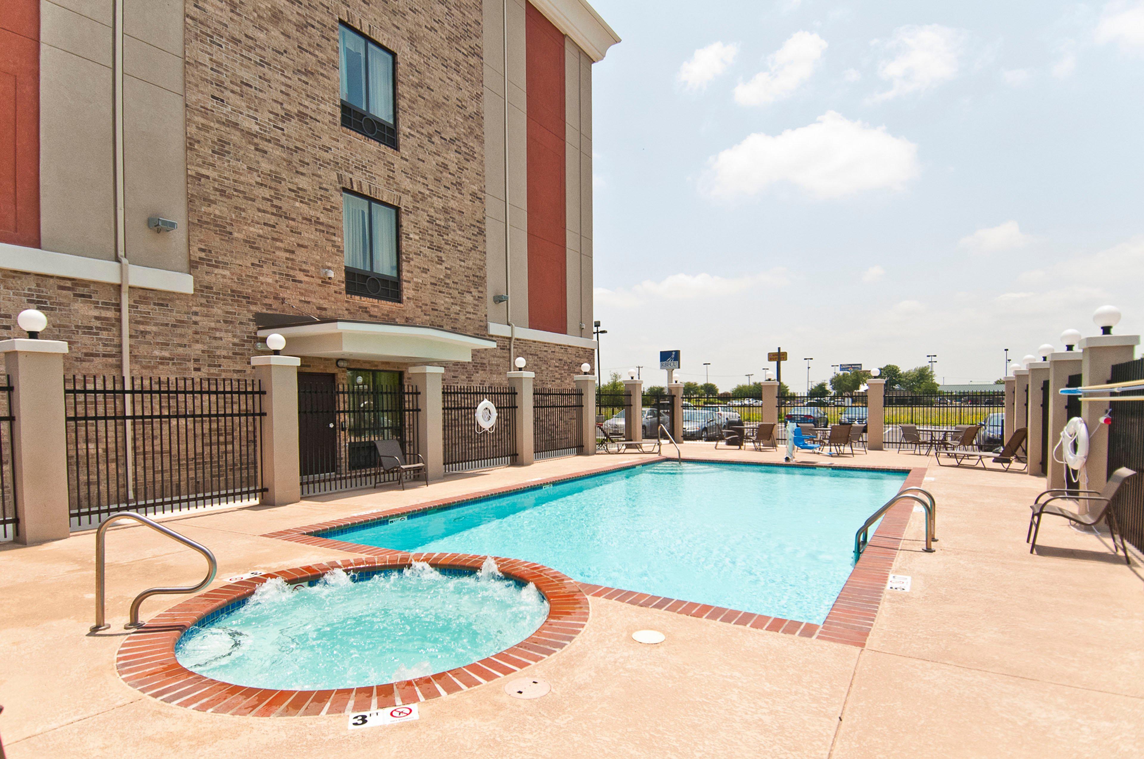 Hotel Express & Frost Bank Center By Ihg San Antonio