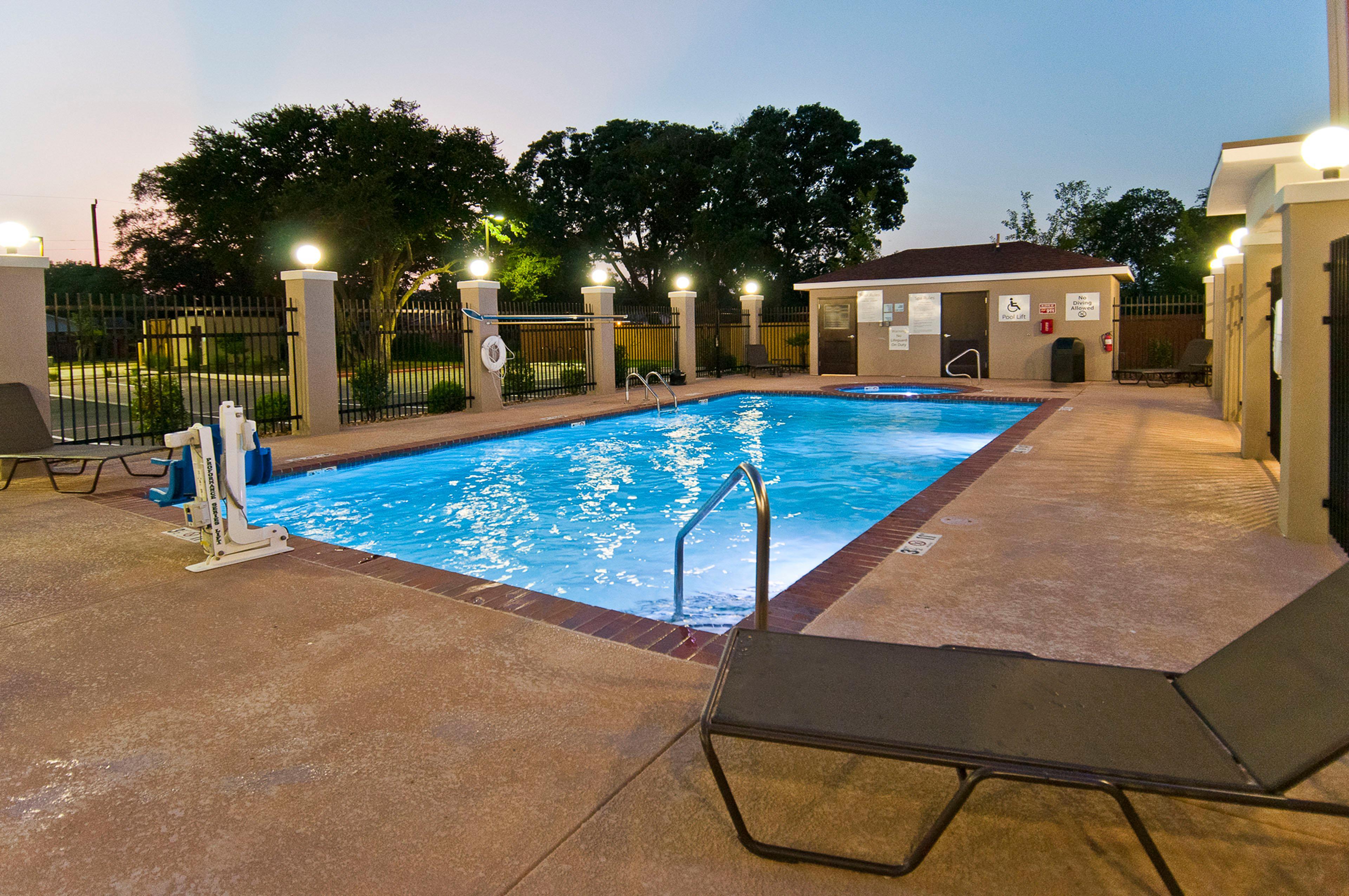Express & Frost Bank Center By Ihg Hotel San Antonio