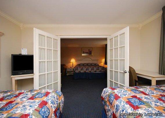 Motel University &