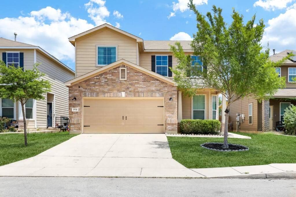 Spacious Two Story Home_ Casa Cavazos Holiday home San Antonio