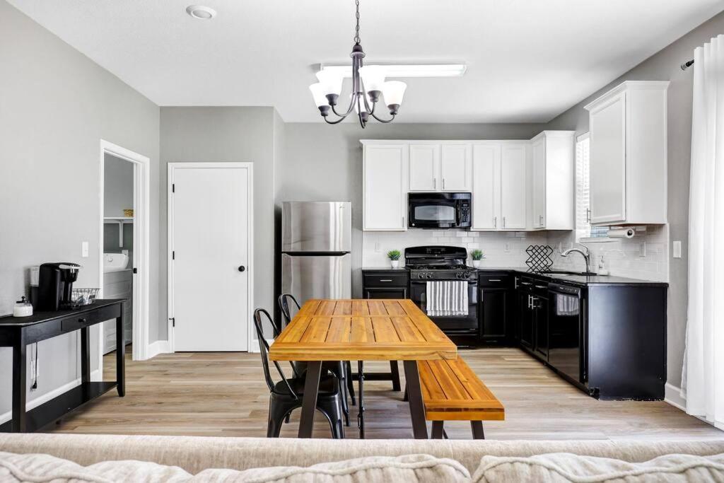 Spacious Two Story Home_ Casa Cavazos Holiday home *