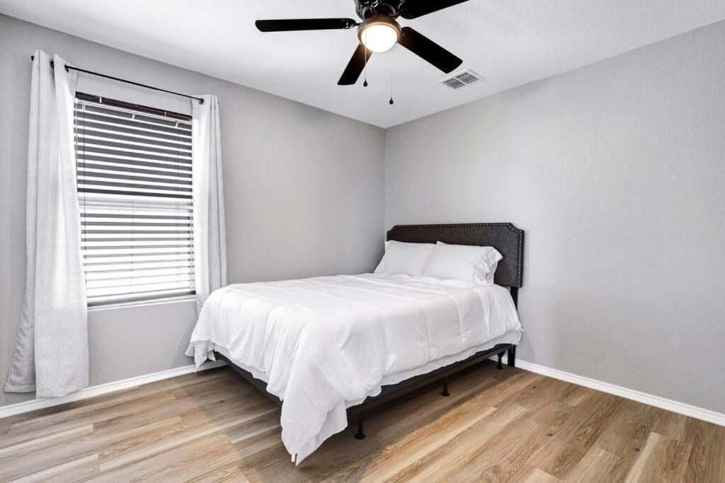Holiday home Spacious Two Story Home_ Casa Cavazos *