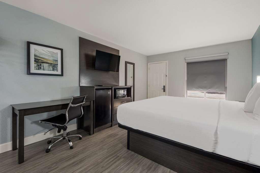 Riverwalk Hotel 3*