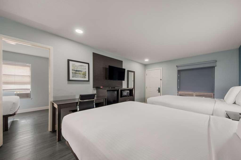 Riverwalk Hotel 3*