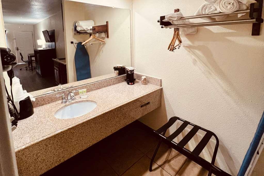 Econo & Downtown Riverwalk Area Hotel 2*