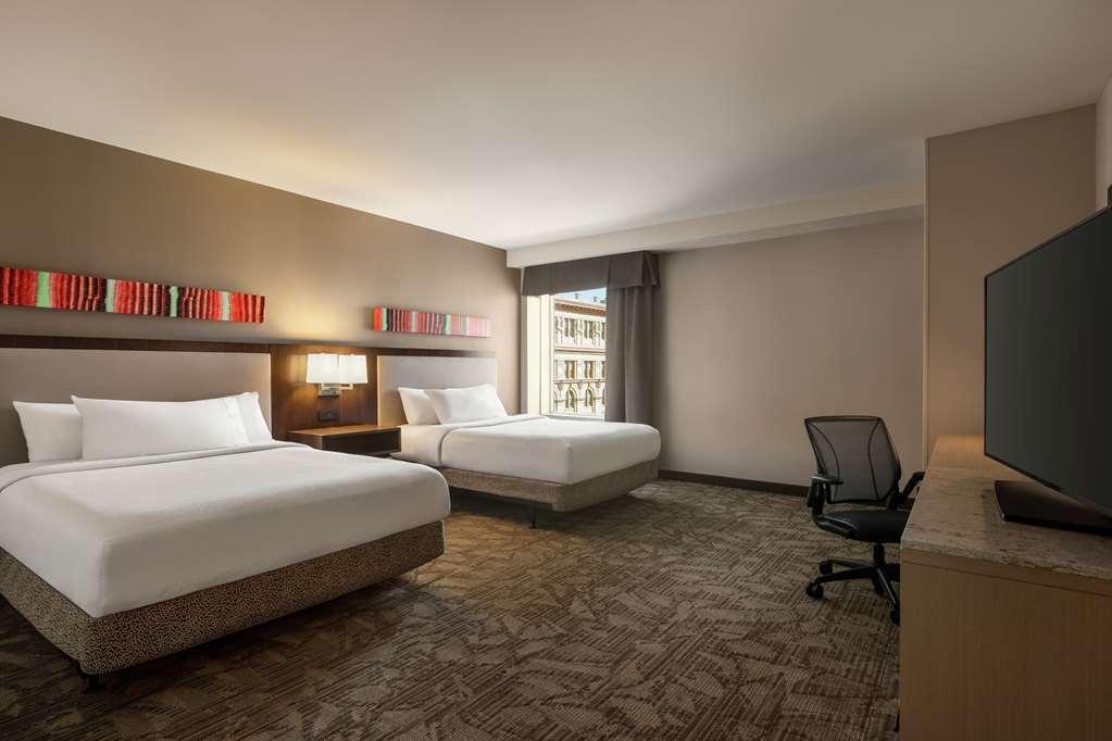Hilton Garden Downtown Riverwalk Hotel 4*