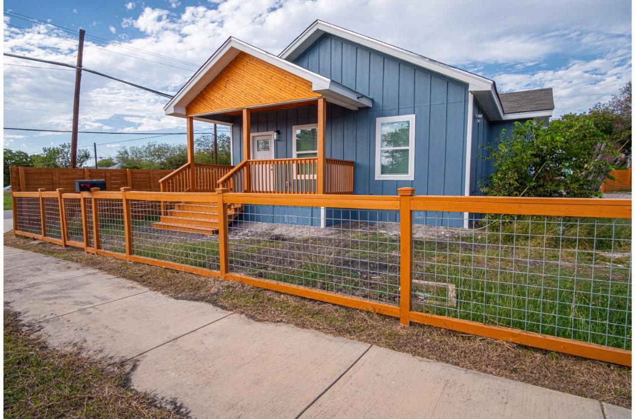 Downtown Dream Spacious 4br2ba Sleeps 12 Holiday home