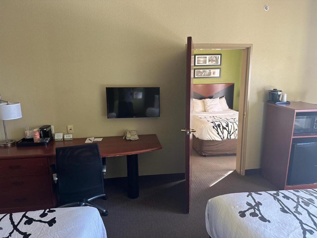 Sleep & At Six Flags Hotel San Antonio
