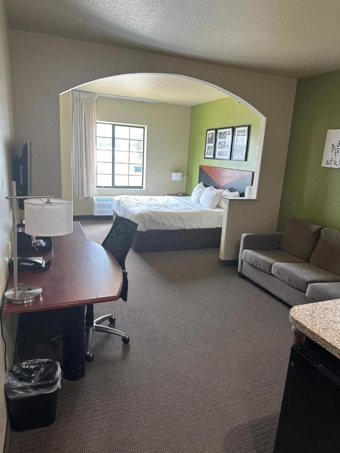 Hotel Sleep & At Six Flags 3*