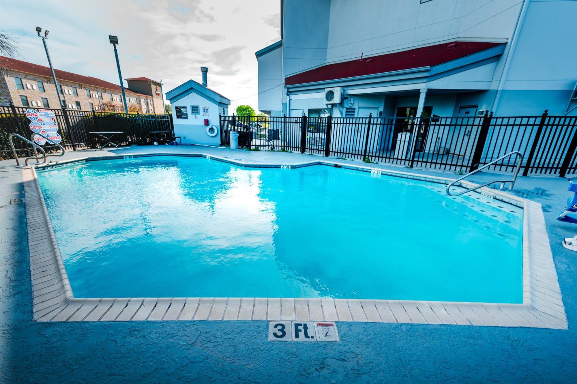 Red Roof - Seaworld Northwest Motel 2*