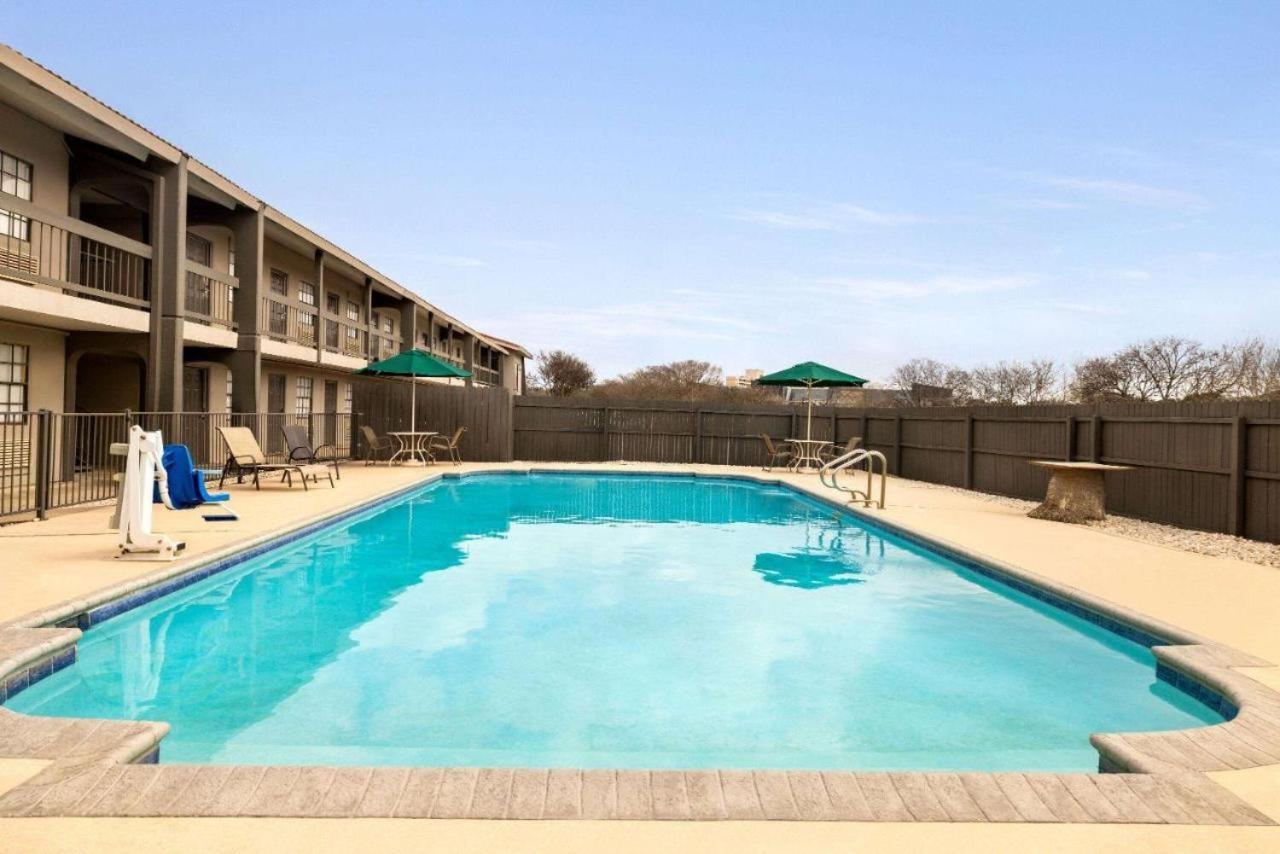 La Quinta By Wyndham Ih-10 West Tx Hotel