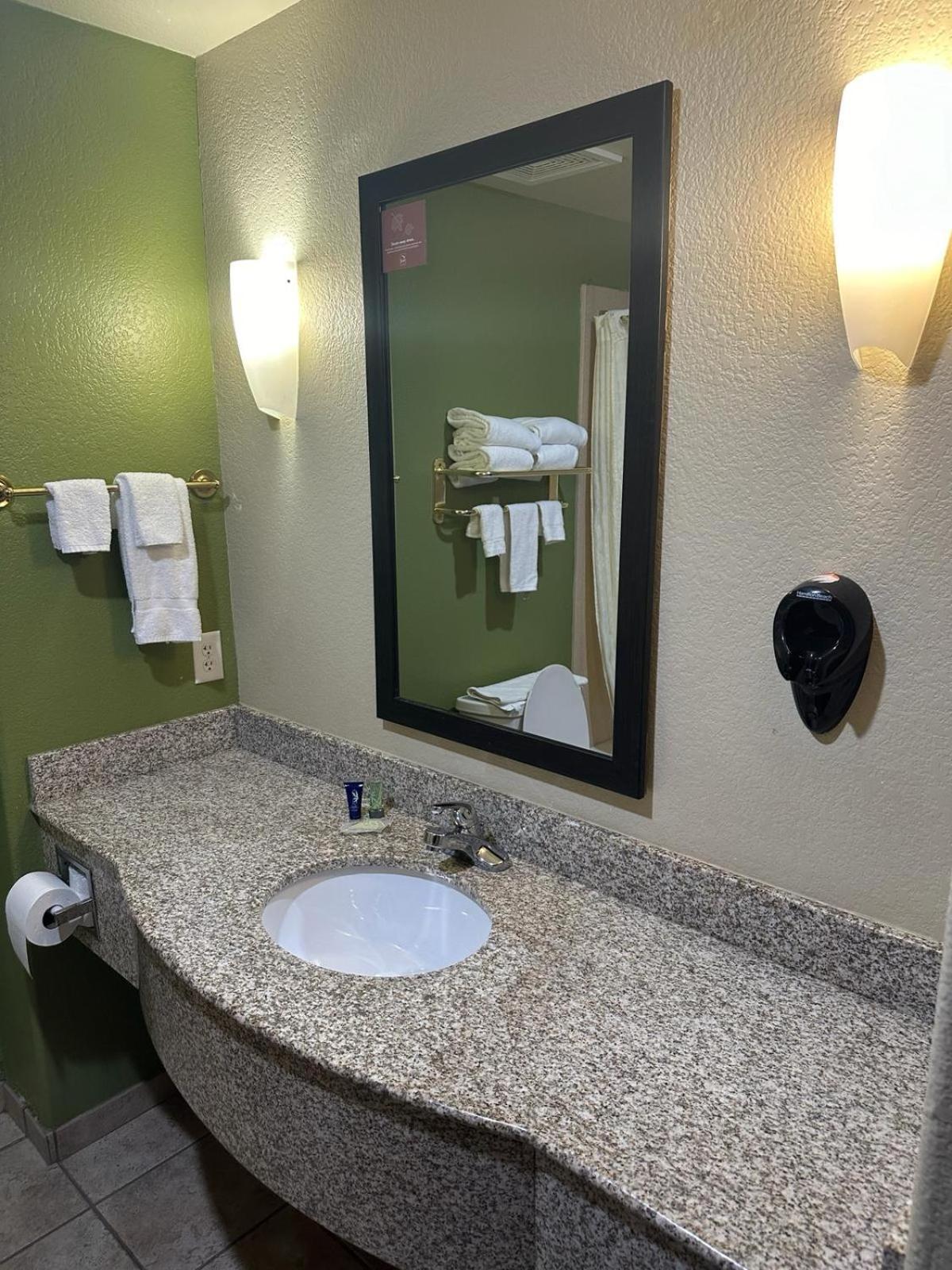 Sleep & At Six Flags Hotel