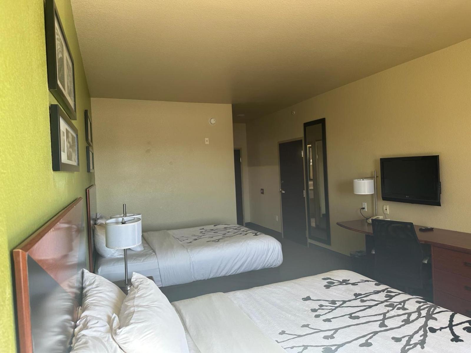 Sleep & At Six Flags Hotel 3*