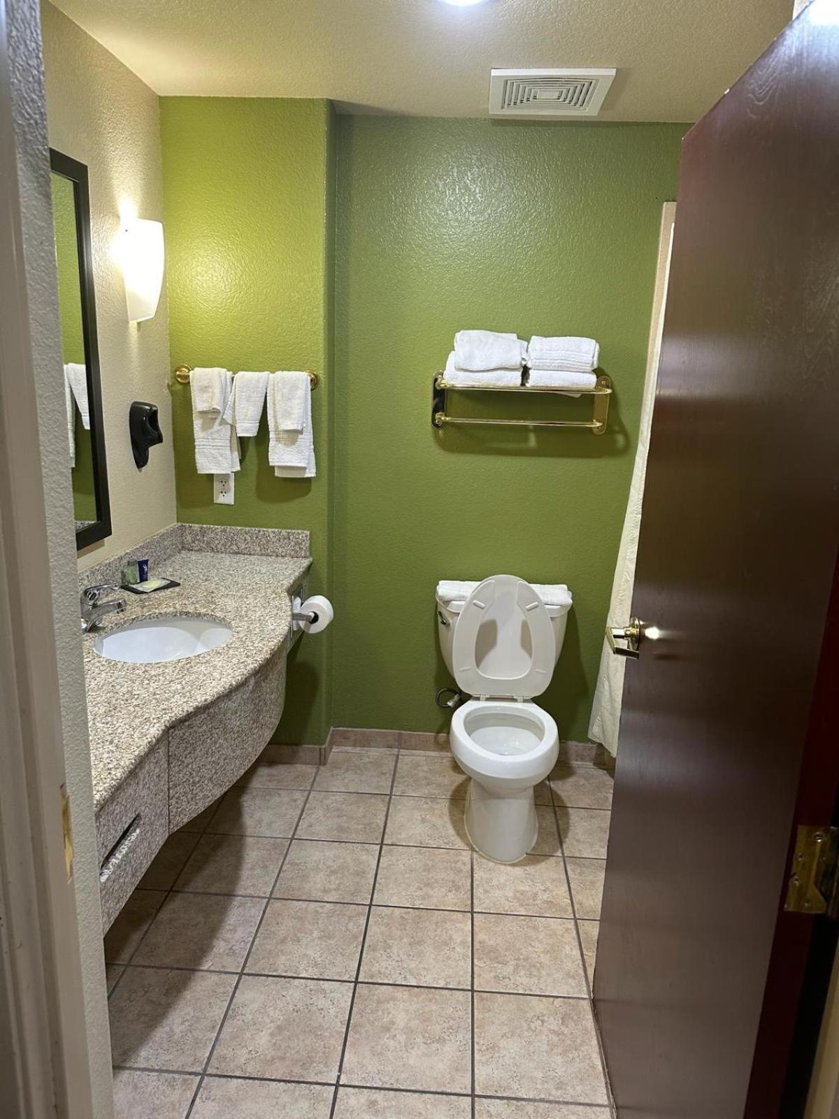 Sleep & At Six Flags 3* San Antonio