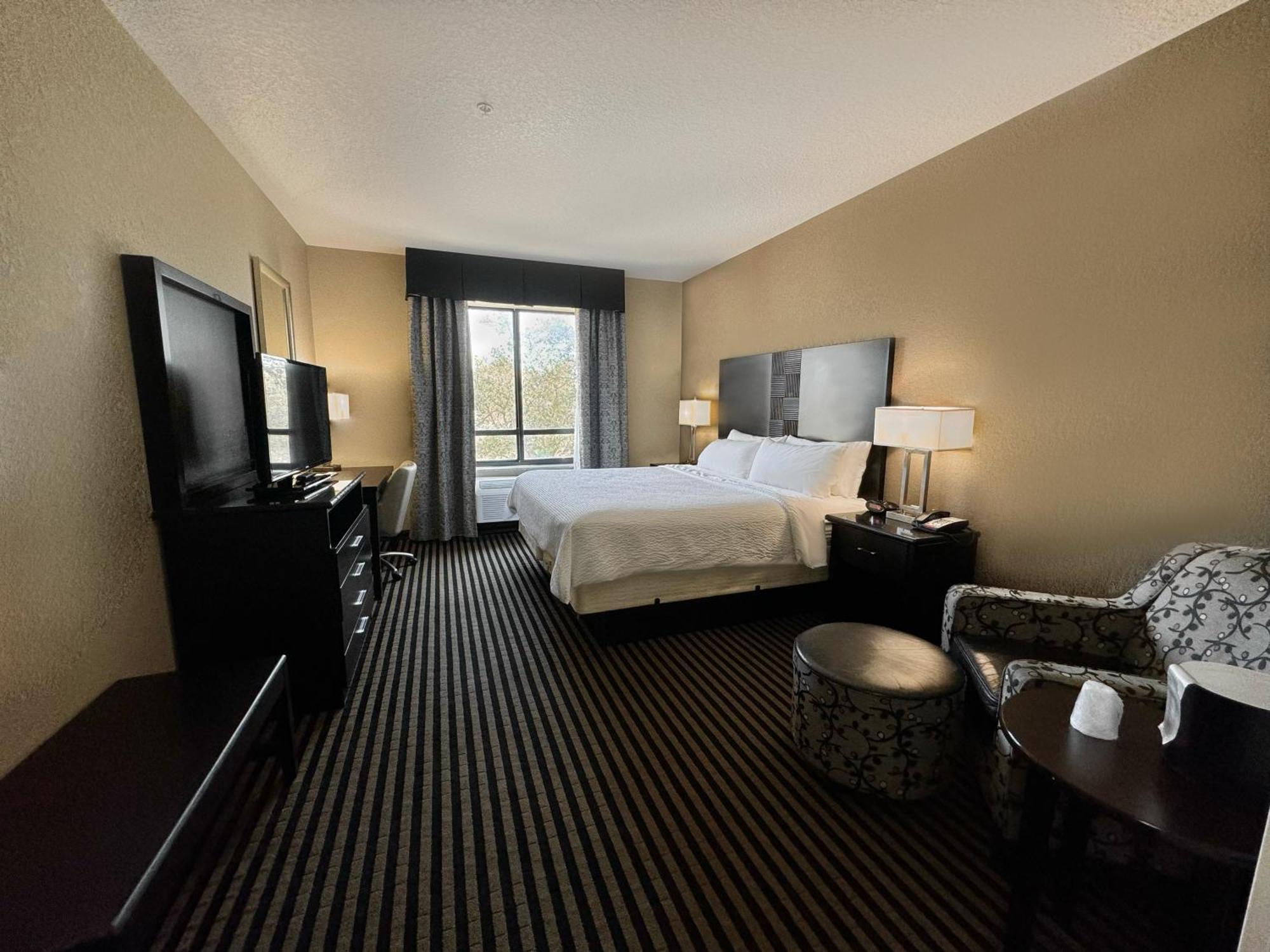 Hotel North Stone Oak Area By Ihg