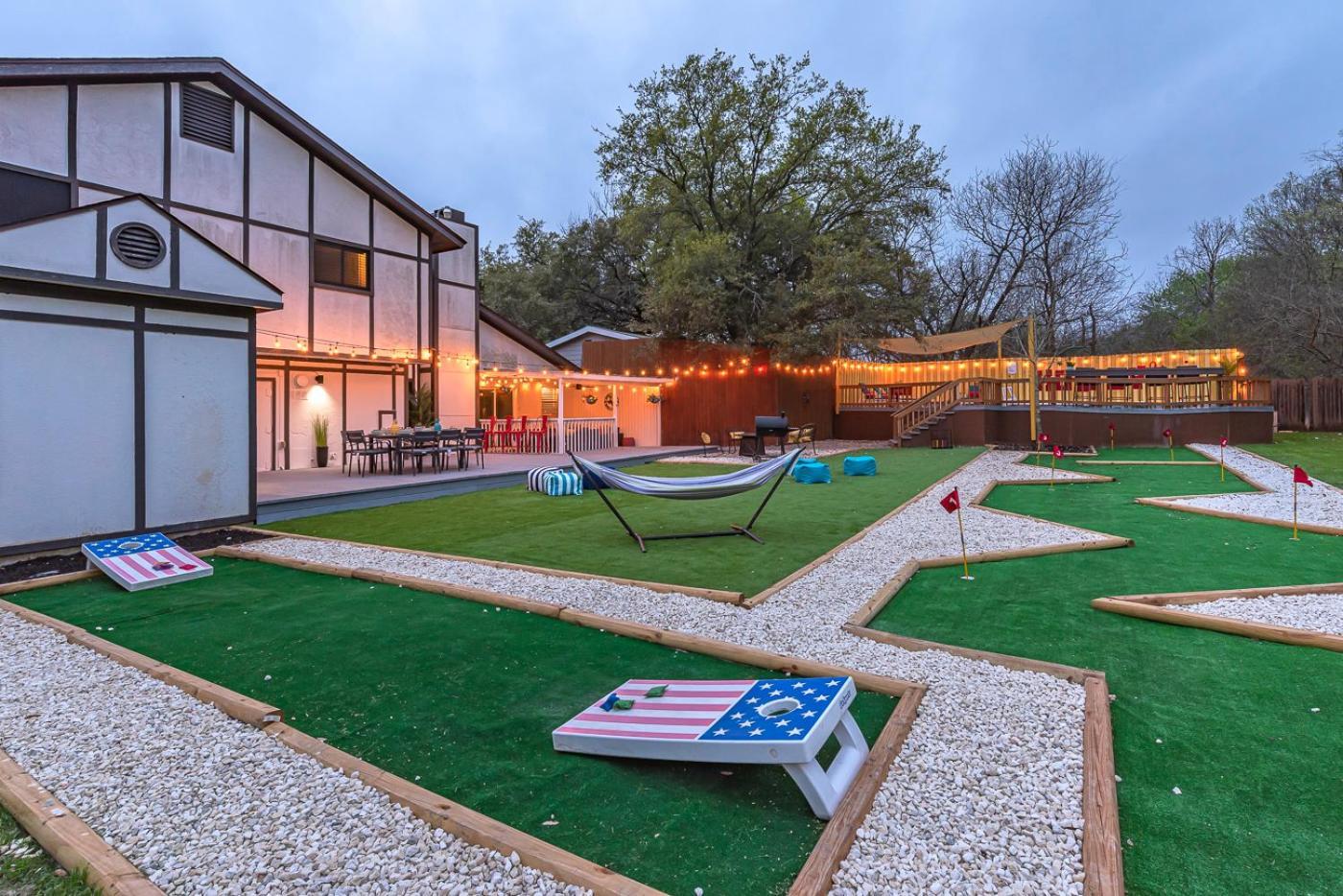 Pool, Gameroom & Minigolf Enchanting Texas Holiday home San Antonio