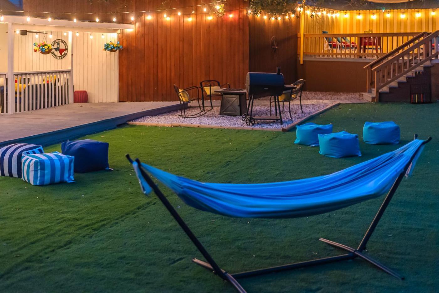 Pool, Gameroom & Minigolf Enchanting Texas Holiday home San Antonio