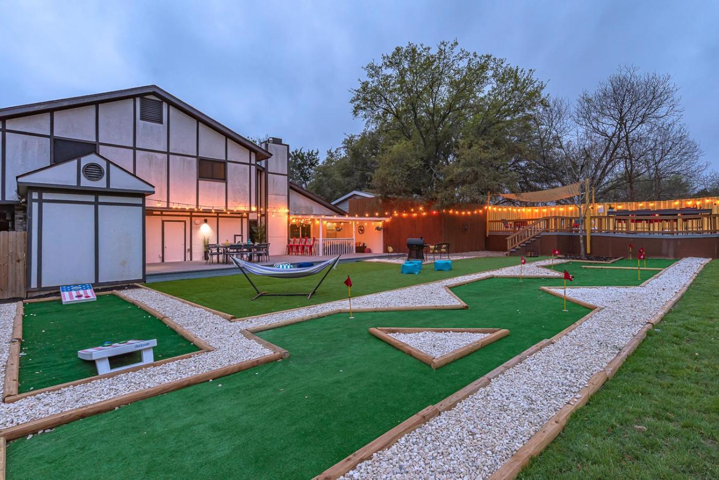 Pool, Gameroom & Minigolf Enchanting Texas Holiday home San Antonio